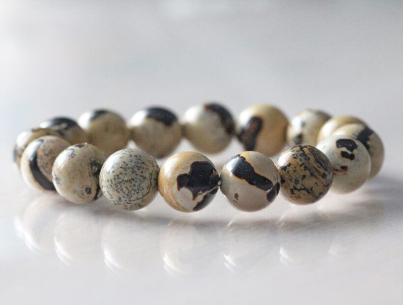 Jak zrobić biżuterię z kamieni naturalnych? Poradnik